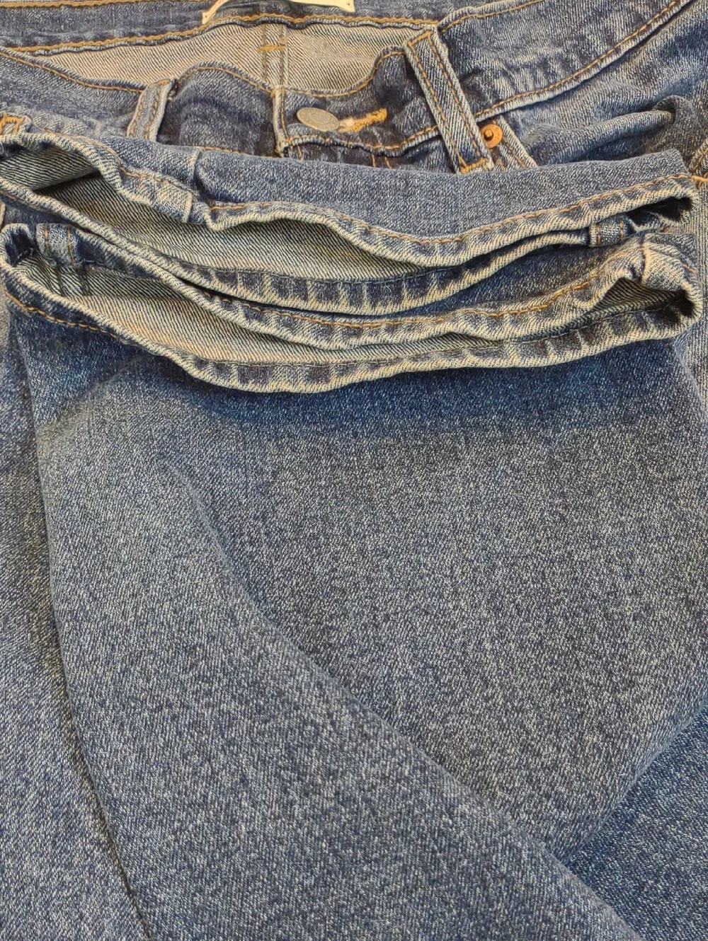 Levi's Men's Med Blue Relaxed Fit Stretch Distressed Straight Jeans 34x32